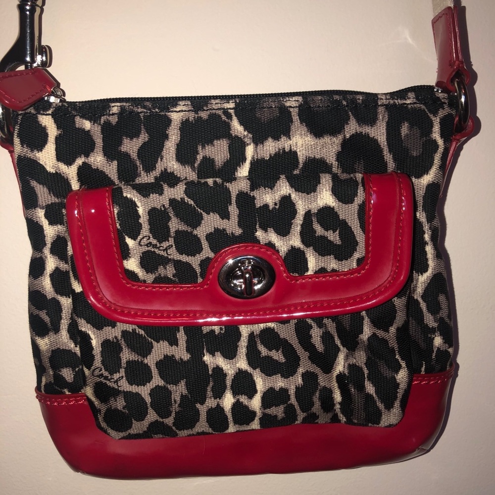 COACH - Authentic Coach crossbody.
